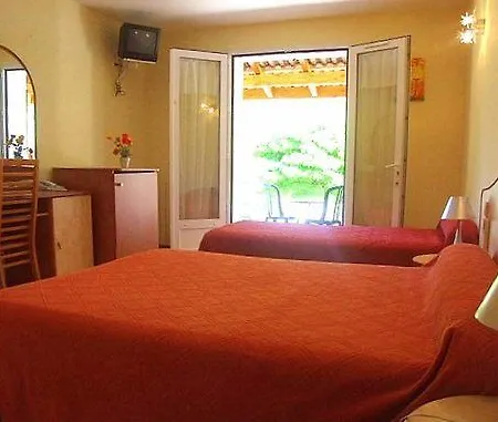 Arena Le Refuge كورتي